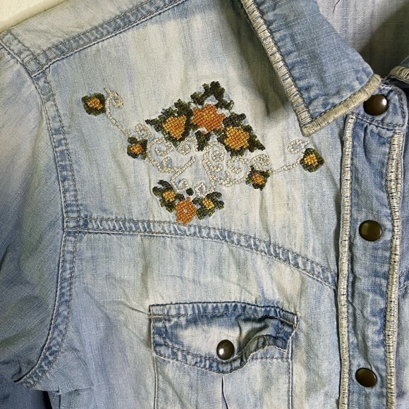 Starring at Stars denim shirt - Picture 5 of 6